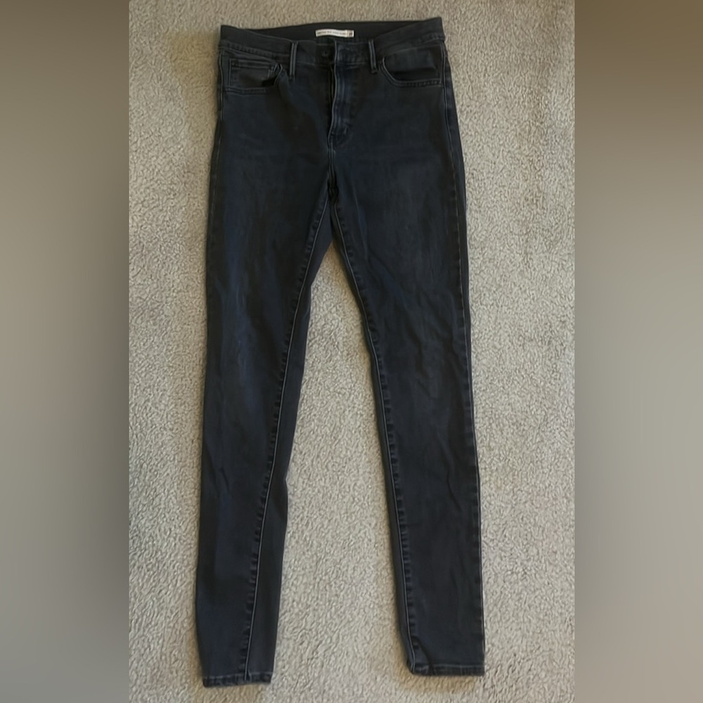 LIKE NEW Levi’s 720 Jeans - Size 30 - High Rise Super Skinny - Black